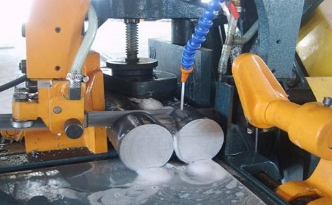 总口管理区卧式带锯床的送料方式有哪几种？